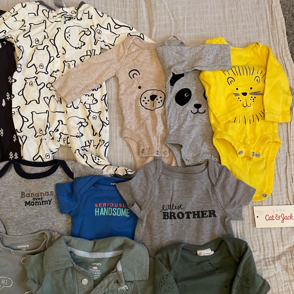 Newborn clothing lot